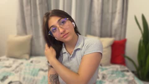 Snapshot of emily_smith29 chatting on 01/19/25, 03:18 emi online show from 01/19/25, 03:18