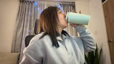 Snapshot of emily_smith29 chatting on 02/03/25, 02:25 emi online show from 02/03/25, 02:25