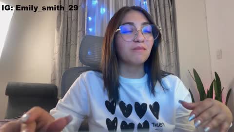 Snapshot of emily_smith29 chatting on 02/09/25, 01:11 emi online show from 02/09/25, 01:11