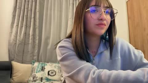 Snapshot of emily_smith29 chatting on 02/20/25, 01:46 emi online show from 02/20/25, 01:46