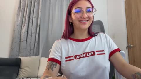 Snapshot of emily_smith29 chatting on 03/02/25, 02:51 emi online show from 03/02/25, 02:51