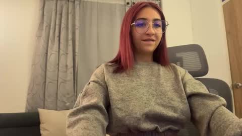 Snapshot of emily_smith29 chatting on 03/06/25, 12:10 emi online show from 03/06/25, 12:10