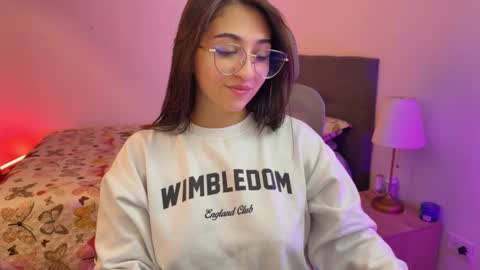 Snapshot of emily_smith29 chatting on 09/17/25, 02:02 emi online show from 09/17/25, 02:02