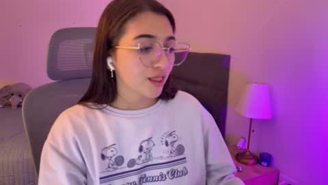 Snapshot of emily_smith29 chatting on 10/17/25, 02:26 emi online show from 10/17/25, 02:26