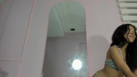 Snapshot of emily_sweett12 chatting on 02/17/25, 03:31 Emily online show from 02/17/25, 03:31