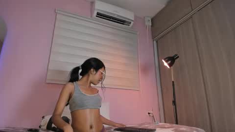 Snapshot of emily_sweett12 chatting on 03/12/25, 06:33 Emily online show from 03/12/25, 06:33