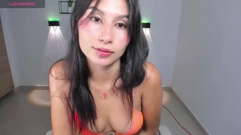 Snapshot of emily_villamil_ chatting on 09/10/25, 08:53 Emi online show from 09/10/25, 08:53