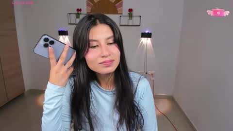 Snapshot of emily_villamil_ chatting on 12/01/25, 09:53 Emi online show from 12/01/25, 09:53