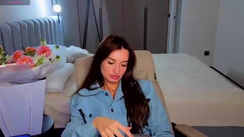 Snapshot of emilybit chatting on 09/15/25, 07:47 Emily online show from 09/15/25, 07:47