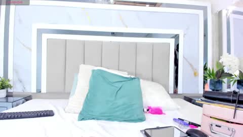 Snapshot of emilyblack_1 chatting on 03/06/25, 01:57 Emily online show from 03/06/25, 01:57