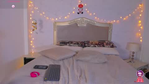 Snapshot of emilycastro_ chatting on 12/02/24, 05:37 Emily online show from 12/02/24, 05:37