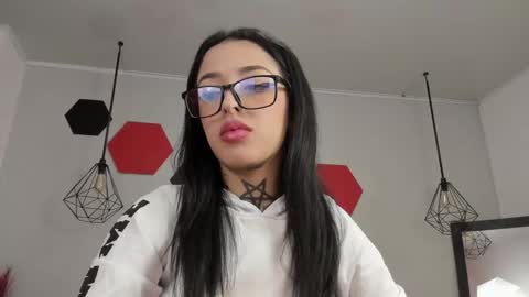 Snapshot of emilydaft chatting on 12/21/24, 09:04 fari online show from 12/21/24, 09:04