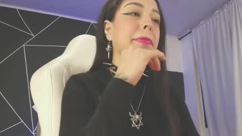 Snapshot of emilydaft chatting on 09/18/25, 09:17 fari online show from 09/18/25, 09:17