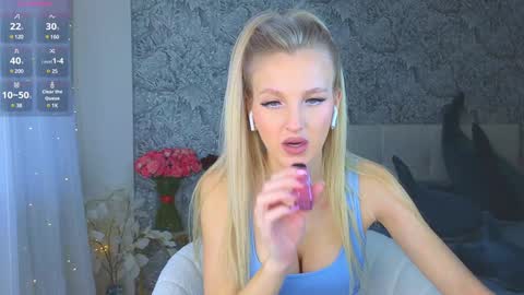 Snapshot of emilydancee chatting on 12/17/24, 06:24 emilydancee online show from 12/17/24, 06:24