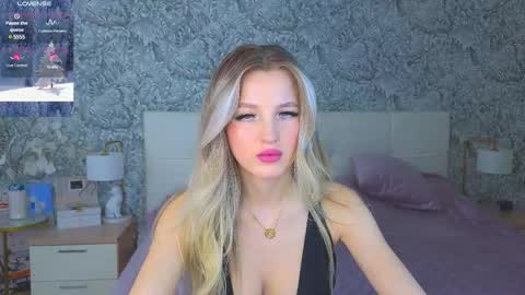 Snapshot of emilydancee chatting on 02/28/25, 03:04 emilydancee online show from 02/28/25, 03:04