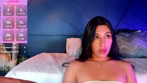 Snapshot of emilyh_ chatting on 12/10/24, 01:55 Emily online show from 12/10/24, 01:55