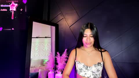 Snapshot of emilyh_ chatting on 01/30/25, 10:29 Emily online show from 01/30/25, 10:29