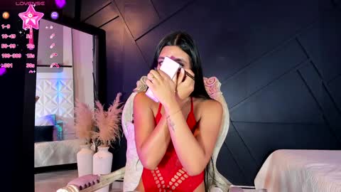 Snapshot of emilyh_ chatting on 02/04/25, 10:32 Emily online show from 02/04/25, 10:32