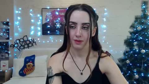 Snapshot of emilylayer chatting on 12/14/24, 09:24 Emyli online show from 12/14/24, 09:24