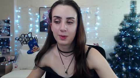Snapshot of emilylayer chatting on 12/19/24, 04:56 Emyli online show from 12/19/24, 04:56
