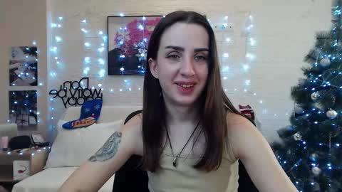 Snapshot of emilylayer chatting on 12/20/24, 04:09 Emyli online show from 12/20/24, 04:09