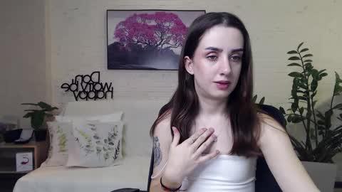 Snapshot of emilylayer chatting on 01/04/25, 08:59 Emyli online show from 01/04/25, 08:59