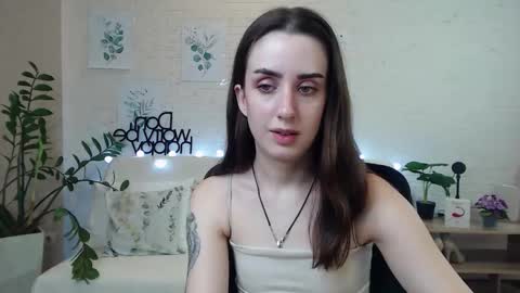 Snapshot of emilylayer chatting on 01/10/25, 03:29 Emyli online show from 01/10/25, 03:29