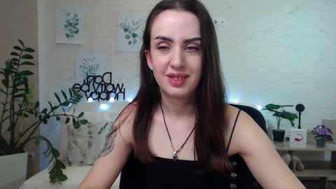 Snapshot of emilylayer chatting on 01/11/25, 11:46 Emyli online show from 01/11/25, 11:46