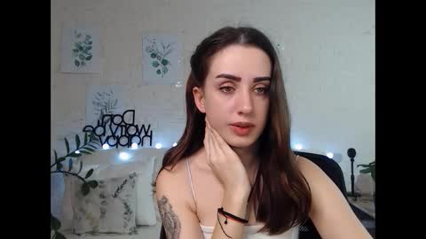 Snapshot of emilylayer chatting on 01/17/25, 09:06 Emyli online show from 01/17/25, 09:06