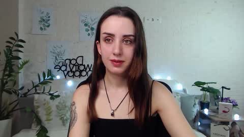 Snapshot of emilylayer chatting on 01/25/25, 09:04 Emyli online show from 01/25/25, 09:04