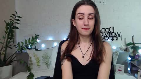 Snapshot of emilylayer chatting on 02/04/25, 09:20 Emyli online show from 02/04/25, 09:20