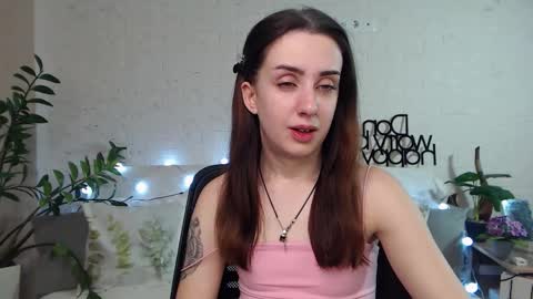Snapshot of emilylayer chatting on 02/05/25, 09:07 Emyli online show from 02/05/25, 09:07