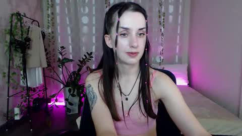 Snapshot of emilylayer chatting on 09/19/25, 05:24 Emyli online show from 09/19/25, 05:24