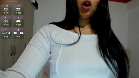 Snapshot of emilypink_1 chatting on 01/30/25, 07:37 Emily online show from 01/30/25, 07:37