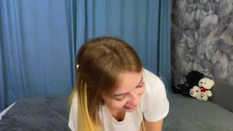 Snapshot of emilyrobbie chatting on 01/09/25, 05:00 Emily Robbie online show from 01/09/25, 05:00