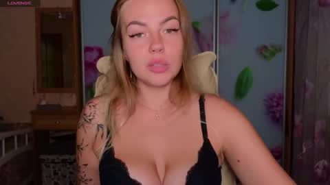 Snapshot of emilyrobbie chatting on 09/20/25, 05:25 Emily Robbie online show from 09/20/25, 05:25