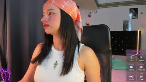 Snapshot of emilyrousex chatting on 12/22/24, 02:38 emilyrousex online show from 12/22/24, 02:38