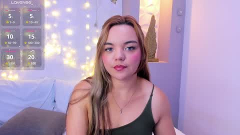 Snapshot of emilyrouss_ chatting on 12/30/24, 07:21 EMILY online show from 12/30/24, 07:21