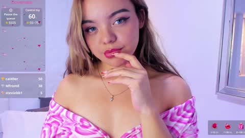 Snapshot of emilyrouss_ chatting on 01/26/25, 02:03 EMILY online show from 01/26/25, 02:03