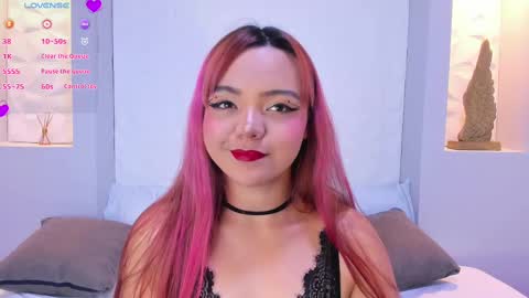 Snapshot of emilyrouss_ chatting on 02/25/25, 07:14 EMILY online show from 02/25/25, 07:14