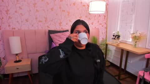 Emily Thyson online show from 11/01/25, 05:31