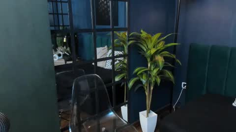 Emily Thyson online show from 11/03/25, 12:28