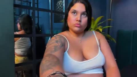 Emily Thyson online show from 11/04/25, 12:04