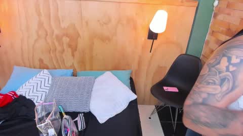 Emily Thyson online show from 11/07/25, 12:16