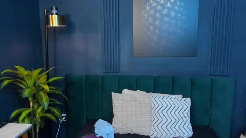 Emily Thyson online show from 11/10/25, 12:04