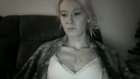 emilywarren296 online show from 11/12/25, 12:16