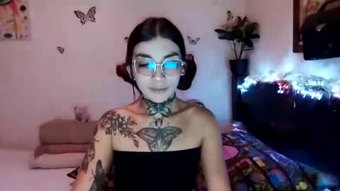 Snapshot of emilywhitee_ chatting on 12/06/24, 03:52 Valentina independent model online show from 12/06/24, 03:52