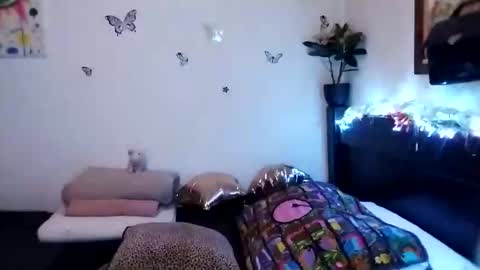 Snapshot of emilywhitee_ chatting on 12/17/24, 04:45 Valentina independent model online show from 12/17/24, 04:45