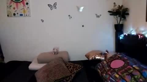 Snapshot of emilywhitee_ chatting on 12/23/24, 03:40 Valentina independent model online show from 12/23/24, 03:40