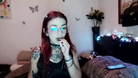 Snapshot of emilywhitee_ chatting on 01/27/25, 01:59 Valentina independent model online show from 01/27/25, 01:59